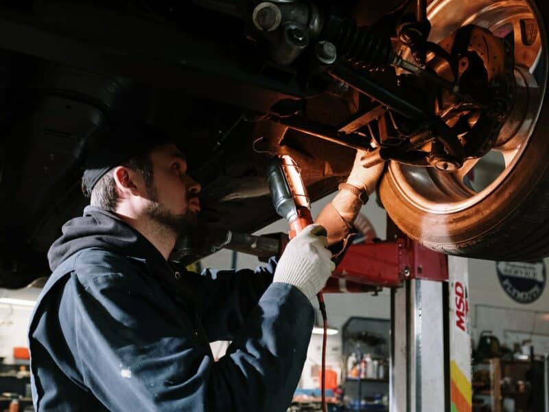 Acheter une voiture d’occasion dans un garage : une bonne idée ?